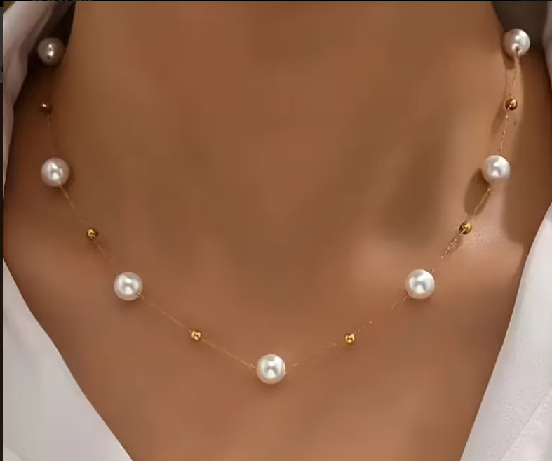 Pearl and gold circle necklace